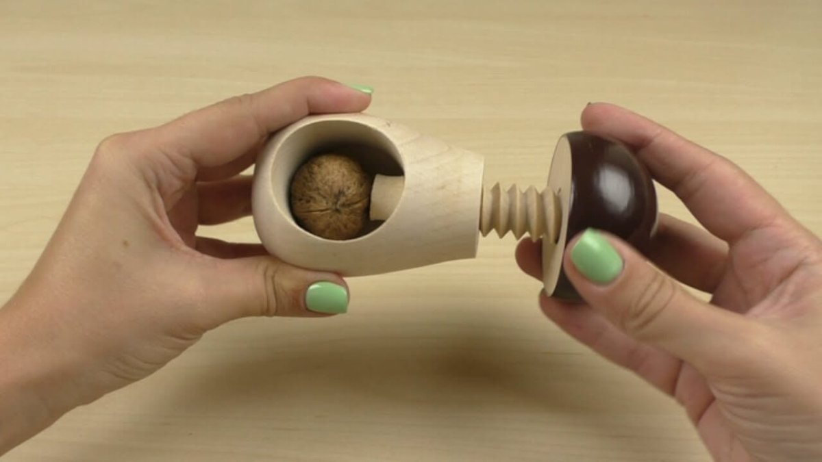Montessori Wooden Nutcracker Organic Toy Babies Educational Tool Fine Motor Skills Development Sensory Exploration Kitchen