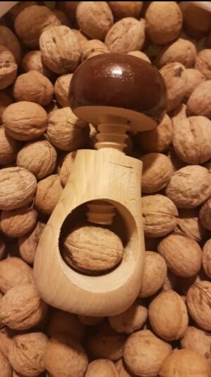 Montessori Wooden Nutcracker Organic Toy Babies Educational Tool Fine Motor Skills Development Sensory Exploration Kitchen