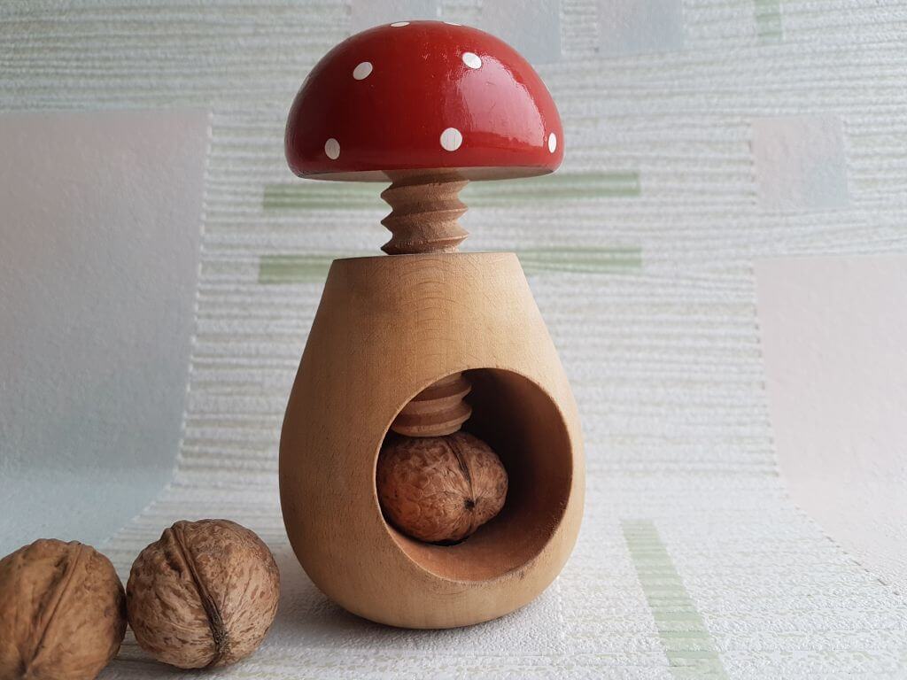 Montessori Wooden Nutcracker Organic Toy Babies Educational Tool Fine Motor Skills Development Sensory Exploration Kitchen