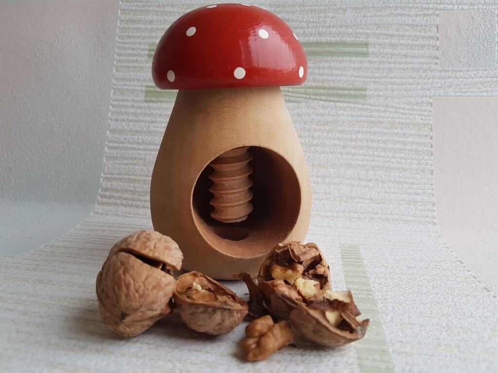Montessori Wooden Nutcracker Organic Toy Babies Educational Tool Fine Motor Skills Development Sensory Exploration Kitchen